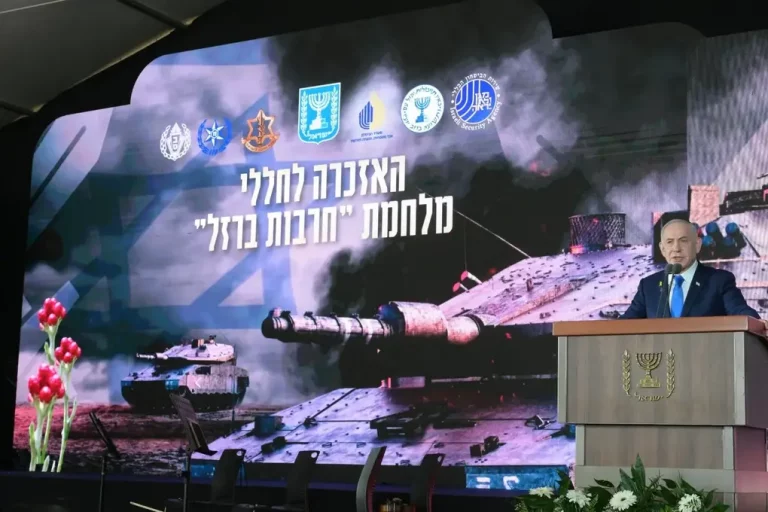 FOTOGRAFÍA. JERUSALÉN (ISRAEL), 16 DE OCTUBRE DE 2025. El primer ministro de Israel, "Bibi" benjamín Netanyahu, participó este jueves en el histórico acto estatal en homenaje a los caídos por la Tierra Santa durante la guerra contra el eje del mal en la tierra (Hamas ISIS, Yihad islámica Palestina ISIS, Ayatolás ISIS, Hutíes ISIS y Hezbollah ISIS), llamada Guerra de la Redención, que inició tras la masacre islamofascista del 7 October/7 Octubre de 2023. Junta al primer ministro israelí estuvieron presentes entre otras autoridades del país hebreo, el presidente de Israel, Isaac Herzog. Lasvocesdelpueblo (Ñ Pueblo)