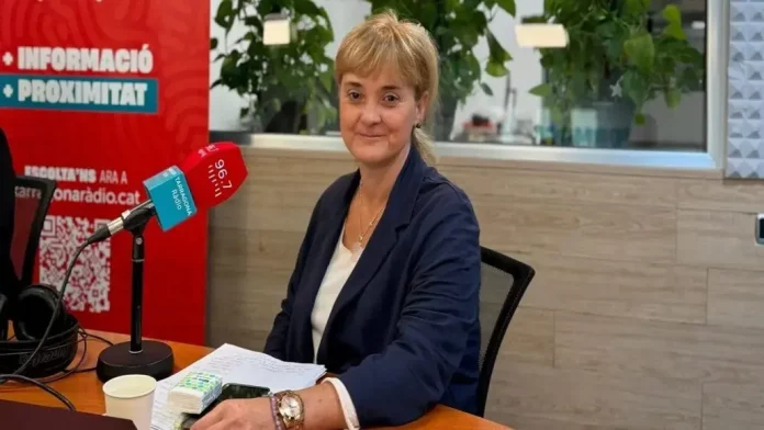 judith Gómez garcía, VOX, Tarragona - Gómez exige Presupuestos centrados en Seguridad y Ahorro FOTOGRAFÍA. TARRAGONA (CATALUÑA) REINO DE ESPAÑA, 09 DE OCTUBRE DE 2025. La concejala-portavoz del Grupo Municipal de VOX en el Ayuntamiento de Tarragona, Judith Gómez García, registrada durante una entrevista. VOX Tarragona/Lasvocesdelpueblo (Ñ Pueblo)