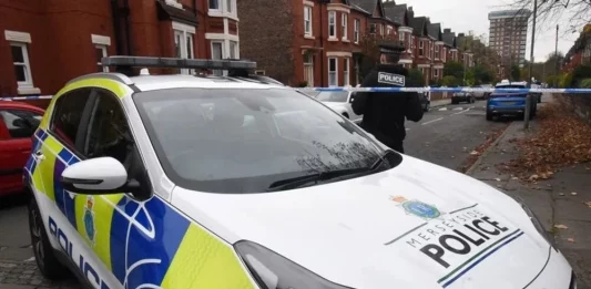 FOTOGRAFÍA. MANCHESTER (REINO UNIDO), 02 DE SEPTIEMBRE DE 2025. Cuatro personas resultaron heridas este jueves después de que un atacante abordo de un coche arrollara a los transeúntes y un hombre fuera apuñalado en el exterior de una sinagoga en la ciudad de Mánchester (norte de Inglaterra). Efe