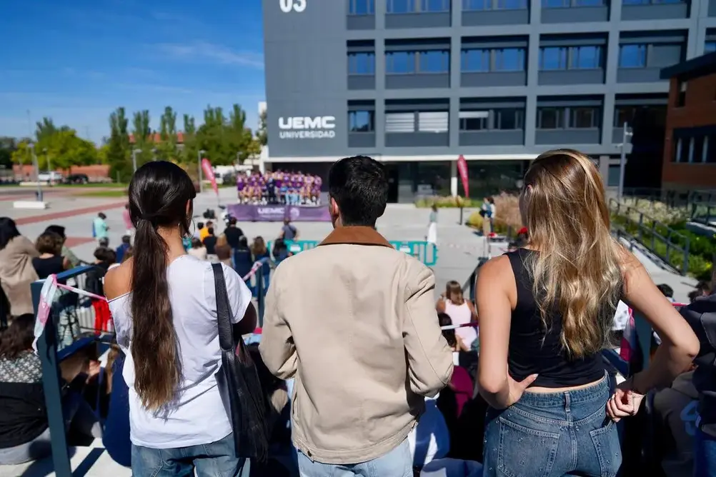 FTOGRAFÍA. VALLADOLID (CASTILLA Y LEÓN) REINO DE ESPAÑA, 01 DE OCTUBRE DE 2025. El recientemente renovado Campus de la Universidad Europea Miguel de Cervantes (UEMC) ha acogido hoy la presentación de la primera plantilla y cuerpo técnico de un también renovado UEMC Baloncesto Valladolid, que competirá esta temporada en la competitiva Segunda Federación Española de Baloncesto (FEB) con el ánimo de recuperar la categoría perdida el pasado curso baloncestístico y de la mano, un año más, y van siete —cinco como patrocinador principal— de la Universidad. Lasvocesdelpueblo (Ñ Pueblo)