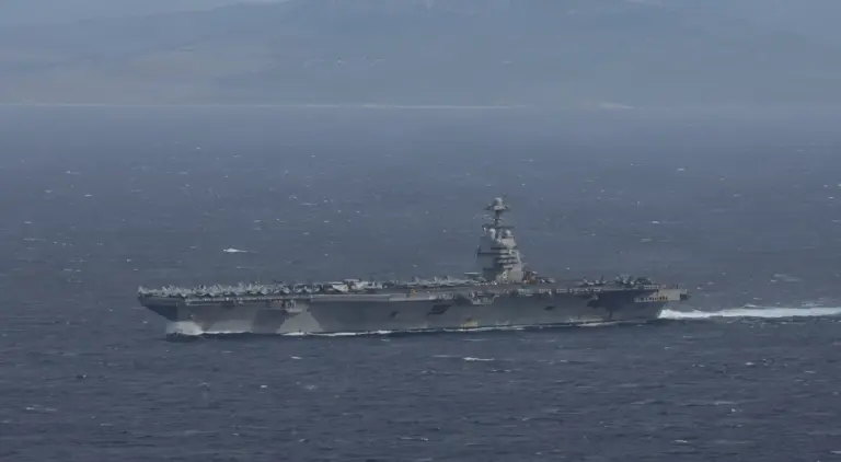 FOTOGRAFÍA. LAS AGUAS DEL CARIBE (HISPANOAMÉRICA), 11 DE NOVIEMBRE DE 2025. La Armada de United States of America (USA) aseguró este martes que el "Grupo de Ataque de Portaaviones Gerald R. Ford" se ha incorporado a la Cuarta Flota de los Estados Unidos de América en las aguas del Caribe para participar en el combate contra los carteles de droga. Lasvocesdelpueblo (Ñ Pueblo)