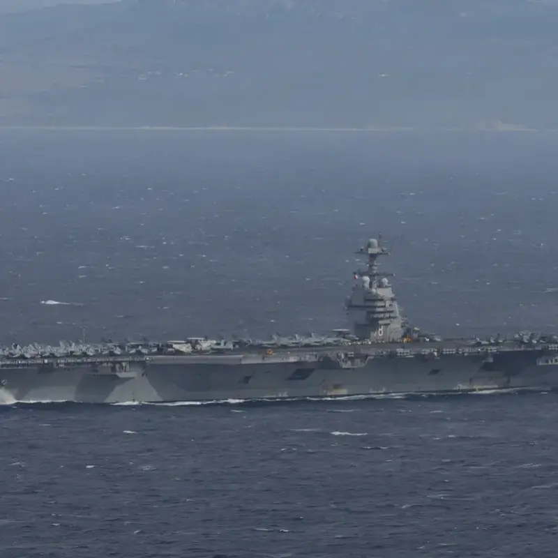 Venezuela | Llega en el Caribe el portaaviones más grande del mundo «USS Gerald R. Ford» FOTOGRAFÍA. LAS AGUAS DEL CARIBE (HISPANOAMÉRICA), 11 DE NOVIEMBRE DE 2025. La Armada de United States of America (USA) aseguró este martes que el "Grupo de Ataque de Portaaviones Gerald R. Ford" se ha incorporado a la Cuarta Flota de los Estados Unidos de América en las aguas del Caribe para participar en el combate contra los carteles de droga. Lasvocesdelpueblo (Ñ Pueblo)