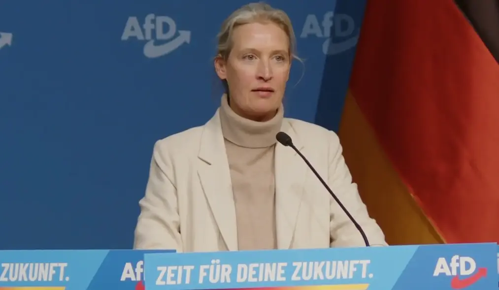 FOTOGRAFÍA. GIESSEN (ALEMANIA), 29 D ENOVIEMBRE DE 2025. La mandataria de la formación patriota anti-WOKE y anti-globalismo alemana Alternative für Deutschland (AFD), en español "Alternativa para Alemania (AfD), Alice Weidel, ha participado este sábado a la asamblea fundacional de la organización juvenil patriota de esta formación política que es en la actualidad la primera en los sondeos, llamada "Generation Deutschland", en español "Generación Alemania", desafiando a los grupos nazis Antifa movilizados por las organizaciones del nacionalsocialismo de siempre, liderados por sindicalista nacionalsocialista Deutscher Gewerkschaftsbund (DGB), herramienta del fracasado nazismo-socialista alemán. Lasvocesdelpueblo (Ñ Pueblo)