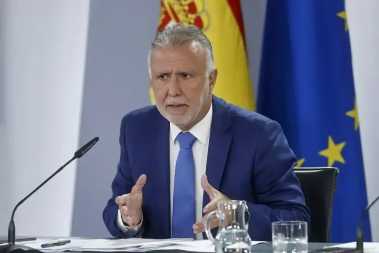 FOTOGRAFÍA. MADRID (REINO DE ESPAÑA), 05 DE NOVIEMBRE DE 2025. El ministro de Política Territorial y Memoria Democrática del Gobierno de España -titular de Pedro Sánchez Pérez-Castejón (PSOE)-, Ángel Víctor Torres Pérez, registrado durante una rueda de prensa posterior al Consejo de ministros del Ejecutivo español socialcomunista. Efe