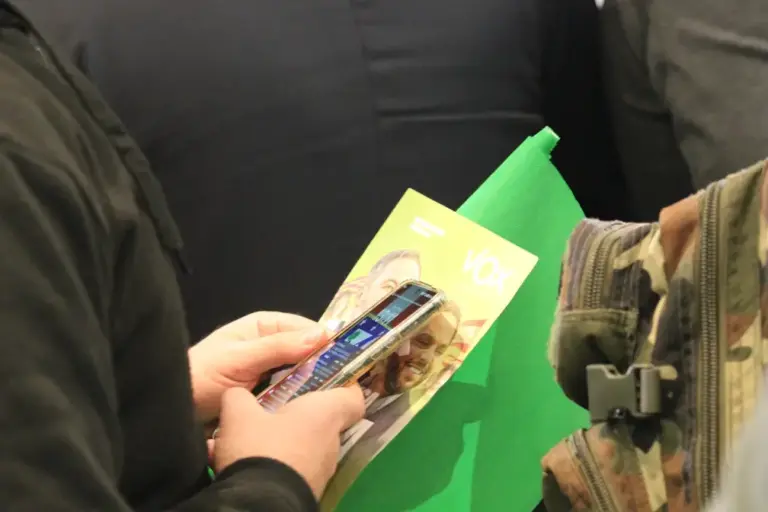 FOTOGRAFÍA. MATARÓ (BARCELONA) CATALUÑA (REINO DE ESPAÑA), 09 DE NOVIEMBRE DE 2025. El secretario general de VOX y presidente del Grupo Parlamentario de la Resistencia en el Parlamento de Cataluña, Ignacio Garriga Vaz de Conceiçao; el presidente de VOX en la provincia de Barcelona y portavoz del Grupo Parlamentario de la Resistencia en el Parlamento de Cataluña, Joan Garriga Doménech; y el diputado provincial de VOX en la Diputación de Barcelona y secretario general del Sindicato para la Defensa de los Trabajadores de España (SOLIDARIDAD), Jordi Albert de la Fuente Miró (Jordi de la Fuente), han participado el mediodía de este domingo en la clausura de las segundas Jornadas Municipalistas de VOX en la capital de la Comarca del Maresme, Mataró, en la provincia de Barcelona, donde la Resistencia registró en las pasadas elecciones municipales uno de sus mejores resultados electorales de su historia, hasta 4 concejales en el Ayuntamiento de Mataró: Mónica Lora Cisquer (presidente municipal), Judith Cortés Cortés (portavoz), José Casado Ortega (concejal) y Erik Iniesta Aragón (concejal). Lasvocesdelpueblo (Ñ Pueblo)