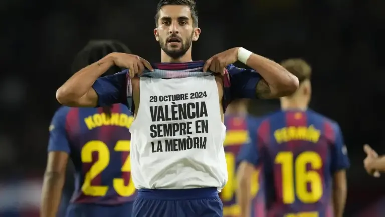 FOTOGRAFÍA. BARCELONA (CATALUÑA) REINO DE ESPAÑA, 02 DE NOVIEMBRE DE 2025. El delantero del Barcelona Ferrán Torres celebra su gol, segundo del equipo ante el Elche, durante el partido de LaLiga entre el FC Barcelona y el Elche CF, este domingo en el estadio Olímpico Lluís Companys. Efe