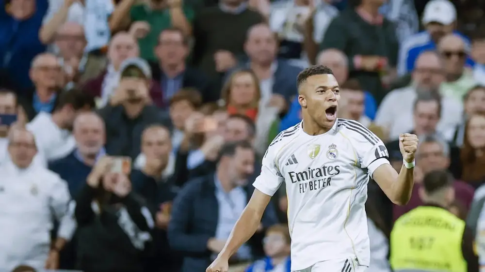 FOTOGRFAÍA. MADRID (REINO DE ESPAÑA), 01 DE OCTUBRE DE 2025. El delantero del Real Madrid Kylian Mbappé celebra su gol, primero del equipo blanco, durante el partido de la jornada 11 de LaLiga que Real Madrid y Valencia CF disputan este sábado en el estadio Santiago Bernabéu. Efe