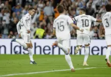 El Real Madrid golea al Valencia en noche de fiesta para Mbappé (4-0) FOTOGRFAÍA. MADRID (REINO DE ESPAÑA), 01 DE OCTUBRE DE 2025. El delantero del Real Madrid Kylian Mbappé (2d) celebra su gol, primero del equipo blanco, durante el partido de la jornada 11 de LaLiga que Real Madrid y Valencia CF disputan en el estadio Santiago Bernabéu. Efe