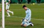FOTOGRAFÍA. ELCHE (ALICANTE) ESPAÑA, 30 DE DICIEMBRE DE 2020. El guardameta belga del Real Madrid, Thibaut Courtois, tras encajar el primer gol durante el encuentro correspondiente a la decimosexta jornada de primera división que disputaron frente al Elche en el estadio Martínez Valero de la localidad alicantina. Efe  