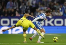 El Villarreal desmontó al Espanyol (0-2) FOTOGRAFÍA. CORNELLÁ DE LLOBREGAT (BARCELONA) REINO DE ESPAÑA, 08 DE NOVIEMBRE DE 2025. El centrocampista del Espanyol Urko González de Zárate (d) disputa un balón con el delantero del Villarreal Gerard Moreno (i) durante el encuentro de la jornada 12 de Laliga EA Sports que Espanyol y Villarreal disputan en el RCDE Stadium. Efe