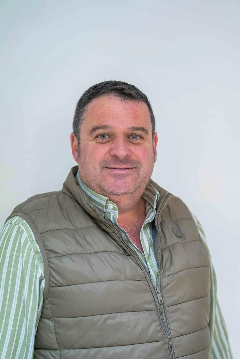 FOTOGRAFÍA. CÁCERES (EXTREMADURA) REINO DE ESPAÑA, 19 DE NOVIEMBRE DE 2025. VOX ha dado a conocer este miércoles los cinco primeros integrantes de sus listas por Cáceres a las Cortes de Extremadura para las elecciones extremeñas del 21 de diciembre (21D), entre ellos Óscar Fernández Calle, Alfredo Galavís Melara, la número cinco. Lasvocesdelpueblo (Ñ Pueblo)