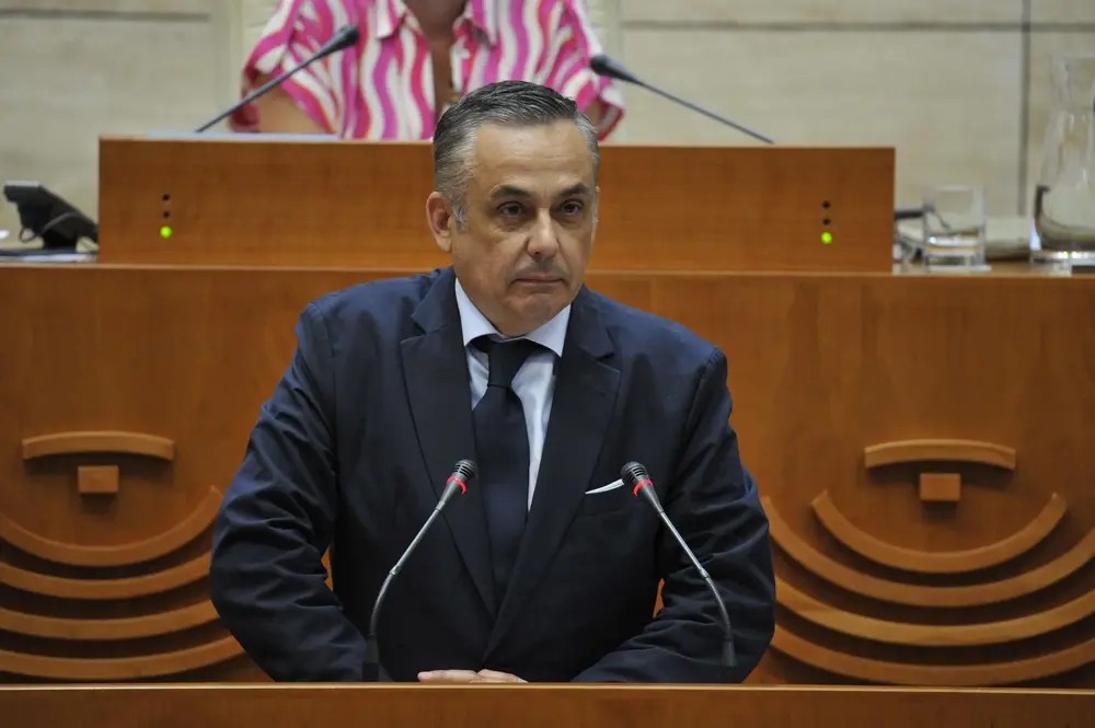 FOTOGRAFÍA. CÁCERES (EXTREMADURA) REINO DE ESPAÑA, 19 DE NOVIEMBRE DE 2025. VOX ha dado a conocer este miércoles los cinco primeros integrantes de sus listas por Badajoz a las Cortes de Extremadura para las elecciones extremeñas del 21 de diciembre (21D), entre ellos, Ángel Pelayo Gordillo, cabeza de lista por Badajoz. Lasvocesdelpueblo (Ñ Pueblo)