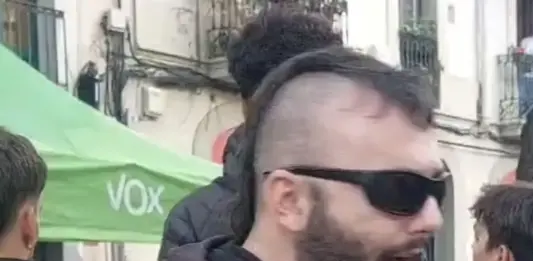 FOTOGRAFÍA. BARCELONA (CATALUÑA), 06 DE NOVIEMBRE DE 2025. Varios individuos extremistas y violentos, integrantes del grupo nazi "Antifa", han atacado al político catalán Gonzalo de Oro-Pulido Plaza en el barrio de Sants (ciudad de Barcelona), Comunidad autónoma de Cataluña, la tarde de este jueves. Lasvocesdelpueblo (Ñ Pueblo)