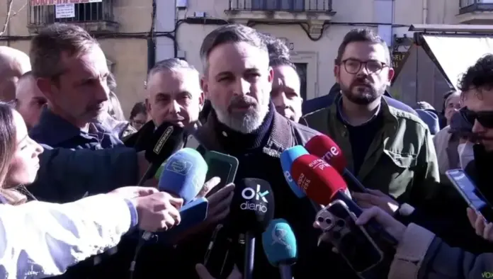 FOTOGRAFÍA. CORIA (EXTREMADURA) REINO DE ESPAÑA, 21 DE NOVIEMBRE DE 2025. El presidente de VOX, Santiago Abascal Conde, este miércoles, desde Coria (Extremadura) adonde ha viajado en el marco de la precampaña extremeña. Lasvocesdelpueblo (Ñ Pueblo)