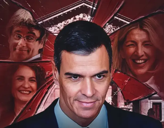 FOTOGRAFÍA. BARCELONA (CATALUÑA) REINO DE ESPAÑA, 19 DE NOVIEMBRE DE 2025. La izquierda española Frente Obrero ha convocado el 6D frente al Congreso de los Diputados para tumbar el Gobierno de coalición de izquierda PSOE y PSOE porque "defender nuestra patria es una tarea imprescindible cuando quienes deberían protegerla contribuyen a su desaparición". Frente Obrero hace la convocatoria adjuntando un combo de fotografía con Pedro Sánchez Pérez-Castejón (c) en portada como el capo de una organización criminal, junto a la líder de SUMAR, Yolanda Díaz Pérez (d); la vicepresidente primera del Gobierno de España, ministra de Hacienda desde junio de 2018 y vicesecretaria general del PSOE desde julio de 2022, María Jesús Montero Cuadrado (abajo-i); y el prófugo de la Justicia española, expresidente del régimen nacionalsocialista golpista de 2017 frente a la Generalidad de Cataluña, fundador y presidente de Junts per Catalunya, Carles Puigdemont Casamajó (arriba-i). Frente Obrero/Lasvocesdelpueblo (Ñ Pueblo)