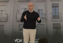 Primero Nuestros Vecinos | Hay que reconquistar derechos e identidad FOTOGRAFÍA. MATARÓ (BARCELONA) CATALUÑA (REINO D EESPAÑA, 08 DE NOVIEMBRE DE 2025. El vicepresidente del Comité de Acción Política (CAP) de VOX, jefe de la Delegación de VOX en el Parlamento Europeo siendo miembro del Grupo Parlamentario de Patriots of Europe en la Eurocámara y jefe de los Servicios Jurídicos nacionales de VOX, Jorge Buxadé Villalba, registrado este sábado durante su intervención en las llamadas "Jornadas Municipalistas de VOX" en Mataró (Barcelona); un encuentro que reúne a los concejales, cargos orgánicos y simpatizantes que comparten experiencias y propuestas sobre vivienda, seguridad, limpieza, apoyo a las familias y defensa de los servicios básicos, siempre bajo el lema "Primero Nuestros Vecinos", que finalizan mañana domingo 9 de noviembre en un acto público con la participación del secretario general de VOX, Ignacio Garriga Vaz de Conceiçao. Lasvocesdelpueblo (Ñ Pueblo)