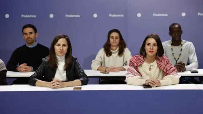 FOTOGRAFÍA. MADRID (REINO DE ESPAÑA), 22 DE NOVIEMBRE DE 2025. La secretaria general del principal partido político de la ultraizquierda, Podemos, Ione Belarra Urteaga (i); y la eurodiputada de esta formación de izquierda extrema y esposa del cofundador del partido Pablo Manuel Iglesias Turión, Irene Montero Gil (d), participan en el llamado "Consejo Ciudadano Estatal" de la extrema izquierda Podemos, este sábado en Madrid, con la vista puesta en las elecciones Extremadura 21D, sobre la condenad del delincuente fiscal general del Estado, el socialista Álvaro García Ortiz, y los casos de corrupción del entorno del presidente del Gobierno y secretario general del PSOE Pedro Sánchez Pérez-Castejón y la financiación ilegal del PSOE. Efe