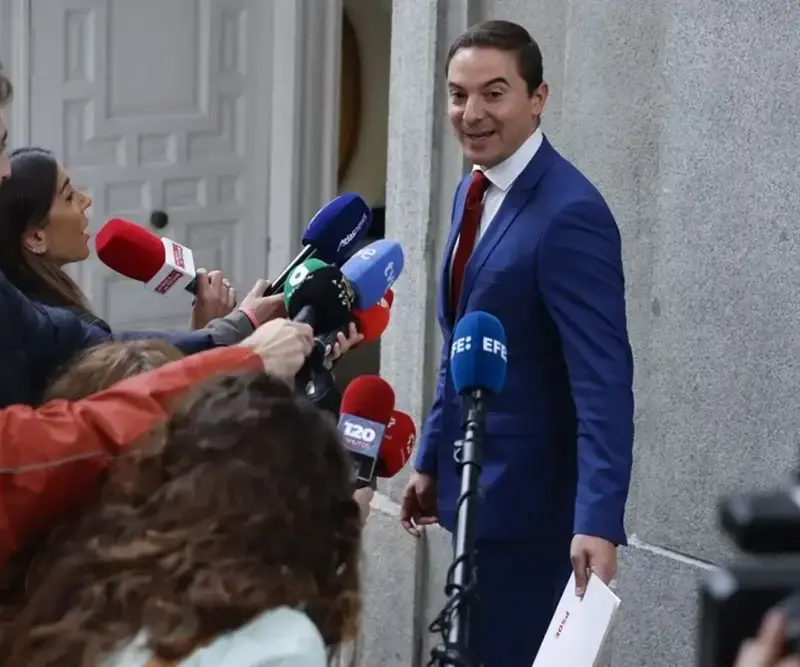 Lobato a Sánchez Acera: «parece que me la ha dado la fiscalía» FOTOGRAFÍA. MADRID (REINO DE ESPAÑA), 05 DE NOVIEMBRE DE 2025. Juicio en el Tribunal Supremo contra el procesado fiscal general del Estado, Álvaro García Ortiz (PSOE) por revelación de secretos. Juan Lobato Gandarias-Sánchez, exsecretario General del Partido Socialista (PSOE) en la Comunidad de Madrid, atiende a los medios a su llegada al Tribunal Supremo. Efe