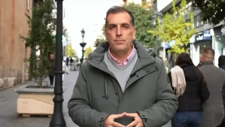 FOTOGRAFÍA. MADRID (REINO DE ESPAÑA), 24 DE NOVIEMBRE DE 2025. El portavoz nacional de VOX en materia de Seguridad, Interior e inmigración, Samuel Vázquez Álvarez, registrado este lunes en Madrid, capital del Reino de España. Lasvocesdelpueblo (Ñ pueblo)