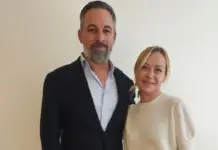FOTOGRAFÍA. ROMA (ITALIA), 19 DE NOVIEMBRE DE 2025. El presidente de Patriots of Europe y líder nacional de VOX, Santiago Abascal Conde (i); registrado este miércoles junto a la líder de Fratelli d'Italia (FdI) y primer ministra de Italia, Giorgia Meloni (d). Lasvocesdelpueblo (Ñ Pueblo)