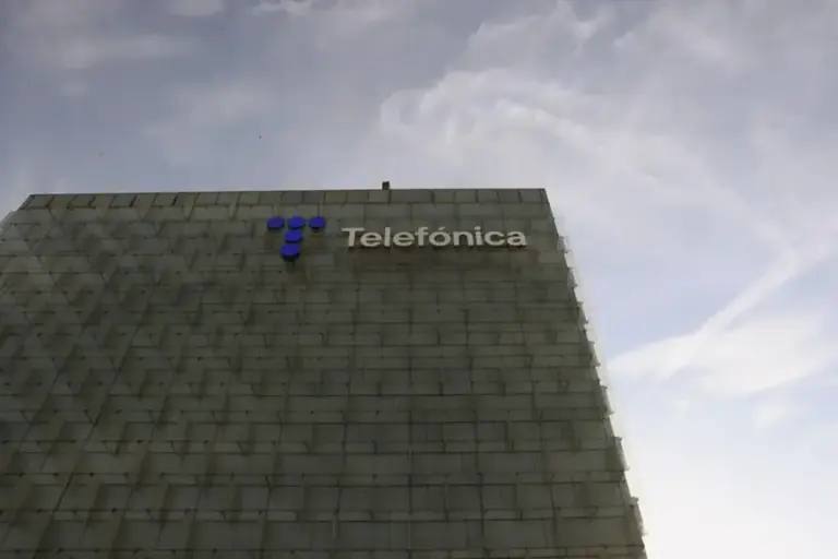FOTOGRAFÍA. MADRID (REINO DE ESPAÑA), 17 DE NOVIEMBRE DE 2025. Edificio de Telefónica en Madrid. Efe