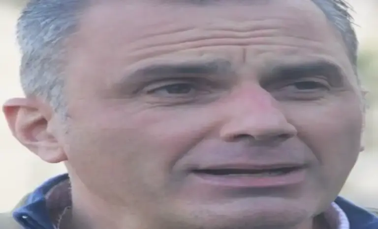 FOTOGRAFÍA. (GERONA) CATALUÑA (REINO DE ESPAÑA), 19 DE DICIEMBRE DE 2020. El secretario general del partido político VOX España, Francisco Javier Ortega Smith-Molina (Ortega Smith); y el candidato de esta formación política a la Presidencia del Govern de la Generalitat de Catalunya a las elecciones catalanas del 14F, Ignacio Garriga Vaz de Conceiçao, atienden la prensa este sábado desde Plaza Constitución de Gerona, convertida en "Plaza 1 de octubre" por parte del separatismo, en referencia al golpe de estado secesionista del 1 de octubre de 2017. Los sondeos sitúan ya a VOX en el Parlamento de Cataluña, con más de tres escaños, aunque se espera que los de Santiago Abascal Conde derroten las encuestas la noche electoral. Lasvocesdelpueblo (Ñ Pueblo)