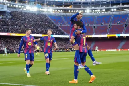 FOTOGRAFÍA. BARCELONA (CATALUÑA) REINO DE ESPAÑA, 22 DE NOVIEMBRE DE 2025. El delantero del Barcelona Ferrán Torres (d) celebra la consecución del segundo gol de su equipo durante el partido de LaLiga entre el Barcelona y el Athletic Club, este sábado en el Camp Nou. Efe