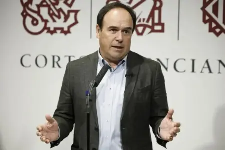 FOTOGRAFÍA. VALENCIA (COMUNIDAD VALENCIANA) REINO DE ESPAÑA, 25 DE SEPTIEMBRE DE 2025. El portavoz del PP en las Cortes Valencianas, Juan Francisco Pérez Llorca, durante una rueda de prensa. Efe