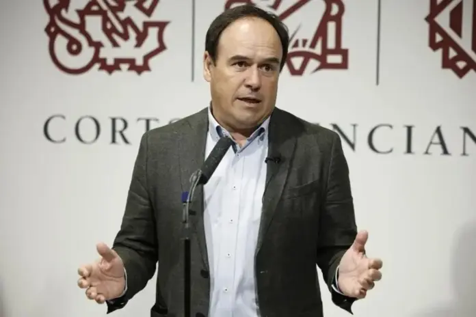 FOTOGRAFÍA. VALENCIA (COMUNIDAD VALENCIANA) REINO DE ESPAÑA, 25 DE SEPTIEMBRE DE 2025. El portavoz del PP en las Cortes Valencianas, Juan Francisco Pérez Llorca, durante una rueda de prensa. Efe