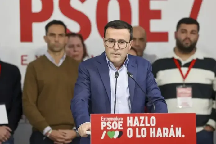 Dimite Gallardo en una reunión larga y dura del PSOE,PSOE,Extremadura, elecciones Extremadura 21D,Miguel Ángel Gallardo Miranda FOTOGRAFÍA. MÉRIDA (EXTREMADURA) REINO DE ESPAÑA, 21 DE DICIEMBRE DE 2025. Extremadura: Dimite Gallardo en una reunión larga y dura del PSOE. (21/12/2025).- El candidato del Partido Socialista (PSOE) a la presidencia de la Junta de Extremadura, Miguel Ángel Gallardo Miranda, durante su comparecencia tras conocer los resultados electorales extremeños, en la sede del PSOE en Mérida. Efe