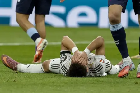 FOTOGRAFÍA. MADRID (REINO DE ESPAÑA), 07 DE DICEIMBRE DE 2025. Los juagdores del Celta de Vigo celebran su gol contra el Real Madrid, durante el partido de LaLiga de fútbol que Real Madrid y Celta de Vigo disputaron en el estadio Santiago Bernabéu. Efe