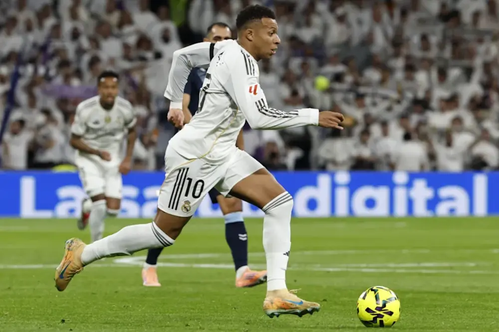 FOTOGRAFÍA. MADRID (REINO DE ESPAÑA), 07 DE DICEIMBRE DE 2025. El centrocampista del Real Madrid Jude Bellingham, durante el partido de LaLiga de fútbol que Real Madrid y Celta de Vigo disputaron en el estadio Santiago Bernabéu. Efe