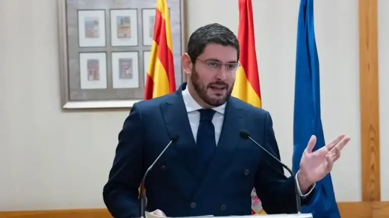 FOTOGRAFÍA. ZARAGOZA (ARAGÓN) REINO DE ESPAÑA, 20 DE FEBRERO DE 2024. El vicepresidente primero de Desarrollo Territorial, Despoblación y Justicia de Aragón por VOX, Alejandro Nolasco Asensio. Lasvocesdelpueblo (Ñ Pueblo)