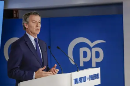 FOTOGRAFÍA. MADRID (ESPAÑA), 29 DE DICIEMBRE DE 2025. El presidente del socialismo azul Partido Popular (PP), Alberto Núñez Feijóo, comparece ante los medios de comunicación para hacer balance del año 2025, este lunes en la sede del partido, en calle Génova 13 de Madrid. Efe
