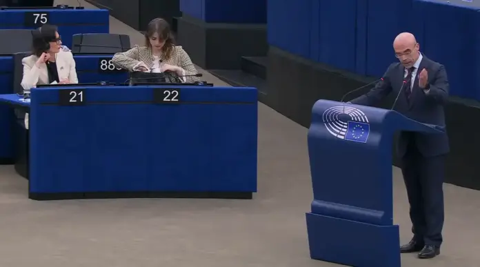 FOTOGRAFÍA. ESTRASBURGO (FRANCIA), 17 DE DICIEMBRE DE 2025. Agresores sexuales encubiertos y protegidos por el PSOE. El jefe de la Delegación de VOX en Bruselas y eurodiputado del Grupo Patriots of Europe, Jorge Buxadé Villalba, registrado este miércoles durante su intervención en el debate "Prevención del Acoso Sexual en las Instituciones Públicas: Últimas Revelaciones y Dimisiones en España y Respuestas Institucionales", en referencia a los casos de agresiones sexuales perpetrados por los altos cargos del Partido Socialista (PSOE) en España. Lasvocesdelpueblo (Ñ Pueblo)