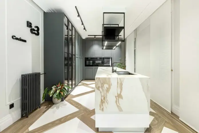 FOTOGRAFÍA. ALICANTE (COMUNIDAD VALENCIANA) REINO DE ESPAÑA, 24 DE DICIEMBRE DE 2025. La cocina se consolida como el centro vital del hogar. Detalle de unas de las principales tendencias que marcarán el diseño de cocinas en 2026, a partir de la evolución del mercado nacional y europeo, de la empresa española especializada en la fabricación de cocinas a medida "Bc3 Cocinas". Lasvocesdelpueblo (Ñ Pueblo)