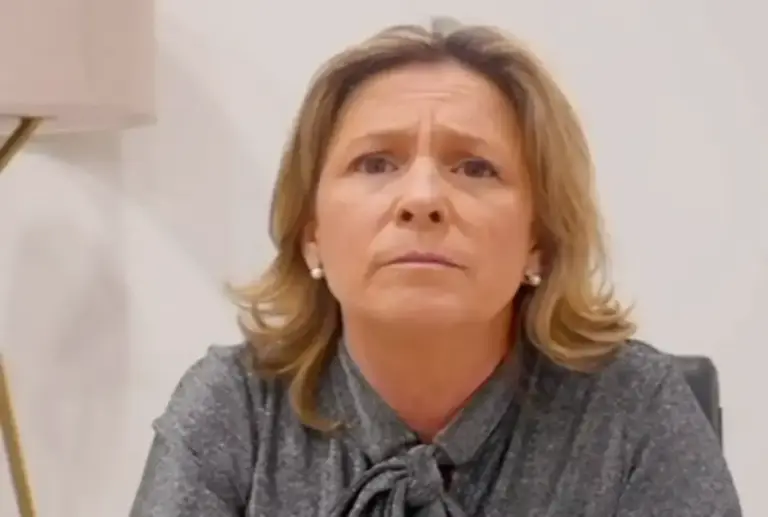 FOTOGRAFÍA. BARCELONA (CATALUÑA) REINO DE ESPAÑA, 07 DE DICIEMBRE DE 2025. La portavoz Nacional de Sanidad, la médica María Elisa García Fuster, registrada este domingo en una declaración institucional en defensa de los profesionales médicos. La política catalana acudirá a las protestas de la huelga de los médicos por un Estatuto Médico. Lasvocesdelpueblo (Ñ Pueblo)