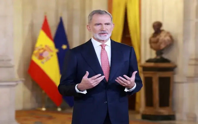 FOTOGRAFÍA. MADRID (REINO DE ESPAÑA), 24 DE DICIEMBRE DE 2025.Felipe VI pide no exigir "responsabilidades" en su mensaje navideño 2025. Su majestad el rey Felipe Juan Pablo Alfonso de Todos los Santos de Borbón y Grecia de España, "Felipe VI", registrado este miércoles, 24 de diciembre de 2025, durante su tradicional "Mensaje Institucional de Navidad". Lasvocesdelpueblo (Ñ Pueblo)