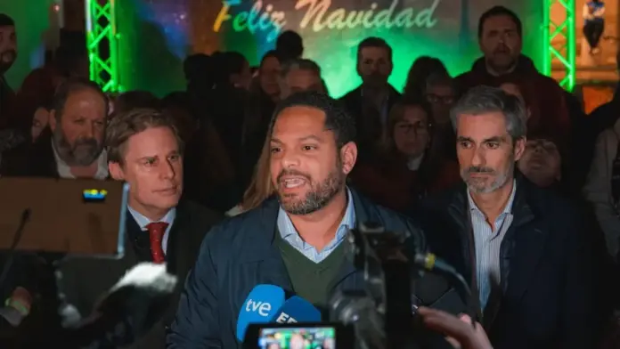 Navidad, VOX monta el Belén en Cataluña, pesebre, nacimiento, cristianos,Garriga, Oro-Pulido,Cataluña FOTOGRAFÍA. El Belén VOX - Montaje de Pesebre de Navidad de VOX en Cataluña. El secretario general de VOX, Ignacio Garriga Vaz de Conceiçao (c); —junto al líder de VOX en la provincia de Barcelona y portavoz del Grupo Parlamentario en el Parlamento de Cataluña, Joan Garriga Doménech (i); y al jefe de filas local de VOX en la Ciudad de Barcelona y portavoz del Grupo Municipal en el Ayuntamiento de Barcelona, Gonzalo de Oro-Pulido Plaza (d);— ha participado esta tarde y noche a la instalación del Belén navideño de VOX en Plaza San Jaime de la Ciudad Condal. Lasvocesdelpueblo (Ñ Pueblo)