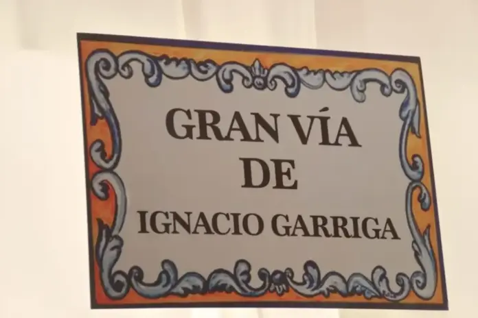 Precipitaciones fuertes con probable granizo el jueves, Gran Vía de Ignacio Garriga vaz de Conceiçao, Caseta de VOX Feria de Abril Cataluña FOTOGRAFÍA. RAMBLA DE BARCELONA (CIUDAD DE BARCELONA) Y PARC FORUM DE SAN ADRIÁN DE BESÓS (BARCELONA) ESPAÑA, 23 DE ABRIL DE 2022. Detalle de un cartel callejero que muestra "Gran Vía de Ignacio Garriga" (Ignacio Garriga Vaz de Conceiçao), presidente del Grupo Parlamentario de VOX al Parlamento de Cataluña y diputado de VOX por Barcelona al Congreso de los Diputados) hoy en la Caseta VOX en la Feria de Abril de Cataluña, en el Día de San Jorge de Cataluña ("Sant Jordi"), dos años después de la crisis sanitaria del COVID 19; una "Diada" con dos únicos protagonistas: tormentas y granizos. Los catalanes junto a los separatistas y resto de españoles llegados del resto de España se dejan ver en medio de tormentas y granizos durante toda la jornada de "amor" entre los compatriotas de la región catalana. Lasvocesdelpueblo (Ñ Pueblo)
