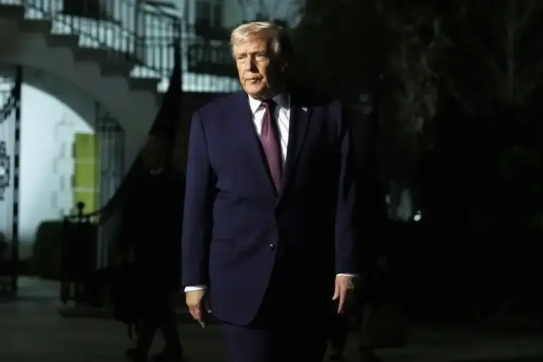 FOTOGRAFÍA. FLORIDA (ESTADOS UNIDOS DE AMÉRICA, EEUU), 19 DE DICIEMBRE DE 2025. El presidente de Estados Unidos de América (EEUU), Donald John Trump, este viernes 19 de diciembre de 2025. Efe