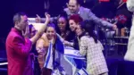FOTOGRAFÍA. ROTTERDAM (PAÍSES BAJOS), 18 DE MAYO DE 2021. Eden Alene (C), de Israel, reacciona tras la clasificación para la Gran Final durante la Primera Semifinal del 65.º Festival de la Canción de Eurovisión (ESC), celebrado en el estadio Rotterdam Ahoy, en Róterdam, Países Bajos, el 18 de mayo de 2021. Debido a la pandemia de coronavirus (COVID-19), solo se permite un número limitado de visitantes a la 65.ª edición del Festival de la Canción de Eurovisión (ESC2021), que se celebra de forma adaptada en el Rotterdam Ahoy y consta de dos semifinales, los días 18 y 20 de mayo de 2021, y una gran final el 22 de mayo de 2021.(Rotterdam, Países Bajos). Efe