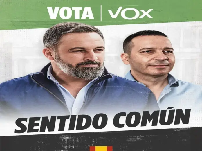 Vota sentido común, inicio de campaña electoral de VOX en Cárceres, Elecciones Extremadura 21D (1) FOTOGRAFÍA. CÁCERES (EXTREMADURA) REINO DE ESPAÑA, 04 DE DICIEMBRE DE 2025. Arranca la campaña Elecciones Extremadura 21D. Desde la avenida de Alemania, en Cáceres, exhibiendo "Vota VOX" bajo lema "sentido común", junto a una foto del presidente de Patriots of Europe y de líder nacional de esta formación de las clases obreras y patriotismo español, Santiago Abascal Conde; y el candidato Óscar Fernández Calle, la apuesta de la calle Bambú 12 de Madrid (sede nacional de VOX) ha asegurado que su partido da el pistoletazo de salida a estas elecciones "con enorme ánimo y con muchísima ilusión", destacando que "miles de extremeños" respaldarán el proyecto de VOX para poner fin al nefasto bipartidismo corrupto PP-PSOE. Lasvocesdelpueblo (Ñ Pueblo)