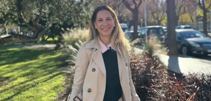 FOTOGRAFÍA. SALOU (TARRAGONA) REINO DE ESPAÑA, 16 DE DICIEMBRE DE 2025. VOX exige acceso directo y seguro al "Xalets" de Salou. La portavoz del Grupo Municipal de VOX en el Ayuntamiento de Salou, Ana Belén Rodríguez Ros (Anabel Rodríguez), registrada es este miércoles. Lasvocesdelpueblo (Ñ Pueblo)