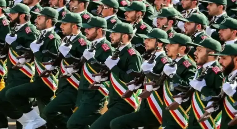 FOTOGRAFÍA. TEHERÁN (IRÁN), AÑO 2025. Los Ayatolás ISIS se enfurecen por la designación de IRGC como grupo terrorista. En la imagen varios elementos del llamado Cuerpo de la Guardia Revolucionaria Islámica-Fuerza Quds (CGRI-QF)/(IRGC) de los Ayatolás ISIS durante una exhibición de fuerza por Teherán (Persia). AJN
