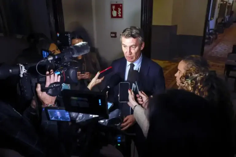 FOTOGRAFÍA. MADRID (ESPAÑA), 09 DE ENERO DE 2026. El líder del socialismo azul Partido Popular (PP), Alberto Núñez Feijóo, en el Congreso de los Diputados este viernes tras prestar declaración ante la juez que instruye el caso sobre la gestión de la DANA. Efe