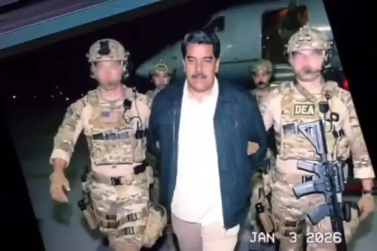 FOTOGRAFÍA. CARACAS (VENEZUELA), 03 DE ENERO DE 2026. Varios reportes en redes sociales han difundidos las imágenes de la captura del tirano socialista y narcoterrorista líder del Cartel de los Soles Nicolás Maduro Moro. "Este sábado a las 03:30 Horas de la madrugada, en una operación conjunta de la Agencia antidrogas del mundo libre llamada Administración de Control de Drogas​ (DEA), en inglés Drug Enforcement Administration (DEA), en colaboración con las Fuerzas especiales de los EEUU, fue capturado el dictador Nicolás Maduro y su esposa Cilia Flores de Maduro. Se espera pronunciamiento del presidente Donald Trump a las 11:00 am de hoy. Captura vídeo de la captura de Nicolás Maduro Moro en Venezuela por la DEA de USA/Lasvocesdelpueblo (Ñ Pueblo)