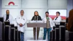FOTOGRAFÍA. BARCELONA (CATALUÑA) ESPAÑA, 14 DE ENERO DE 2026. Apoyo inquebrantable de VOX a los médicos en el Parlament de Catalunya. La portavoz nacional de Sanidad de VOX y diputada del Grupo Parlamentario en el Parlamento de Cataluña por la provincia de Barcelona, María Elisa García Fuster (c), ha comparecido en rueda de prensa en el Faristol de la Cámara Catalana, junto a los representantes del principal sindicato profesional de médicos en Cataluña, "Médicos de Cataluña-Metges de Catalunya (MC)" —el vicepresidente y anestesiólogo en el Pius Hospital de Valls, Josep María Serra, y la vicesecretaria general de MC, Dra. Irene Bermell Herranz—, acompañados por varios médicos. Lasvocesdelpueblo (Ñ Pueblo)
