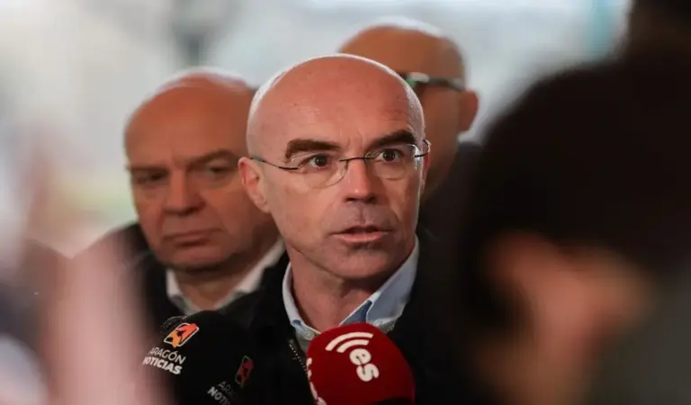 FOTOGRAFÍA. ZARAGOZA (ARAGÑON), 17 DE ENERO DE 2026. El ataque Mercosur supone el golpe definitivo del PP-PSOE al campo español. El jefe de la Delegación de VOX en el Parlamento Europeo, Jorge Buxadé Villalba, ha analizado este sábado en Zaragoza las políticas medioambientales que afectan a Aragón, acompañado por el cabeza de lista de VOX por la provincia de Zaragoza a las elecciones del 8 de febrero, Santiago Morón Sanjuan. Lasvocesdelpueblo (Ñ Pueblo)