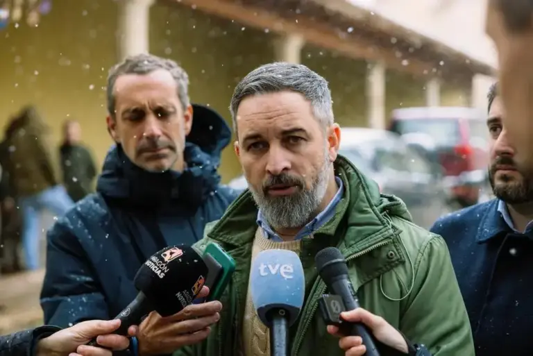 FOTOGRAFÍA. VILLARLUENGO (TERUEL) ARAGÓN (ESPAÑA), 28 DE ENERO DE 2026. El presidente de VOX, Santiago Abascal Conde, ha comparecido este miércoles desde Villarluengo, Teruel, para valorar la actualidad dentro de los actos de la campaña Elecciones Aragón 8F. Lasvocesdelpueblo (Ñ Pueblo)